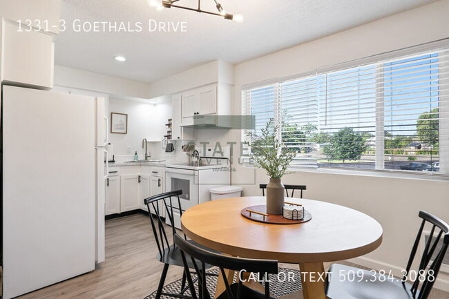Building Photo - 1331 Goethals Dr