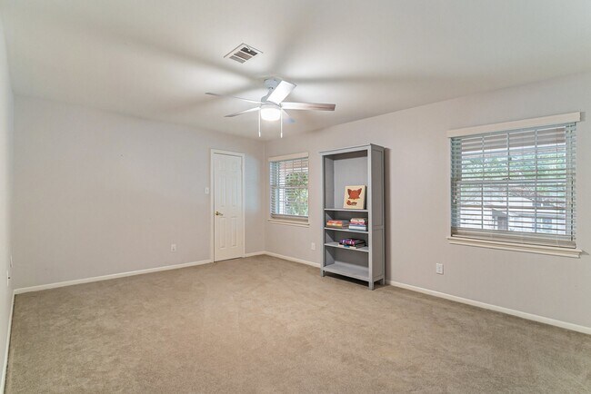 Building Photo - 743 Bison Dr