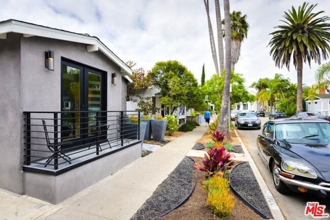 Building Photo - 2341 Beach Ave