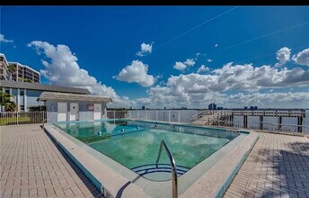 Building Photo - 3368 N Key Dr