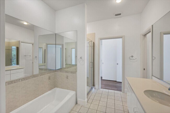 Building Photo - 5801 Gulf of Mexico Dr