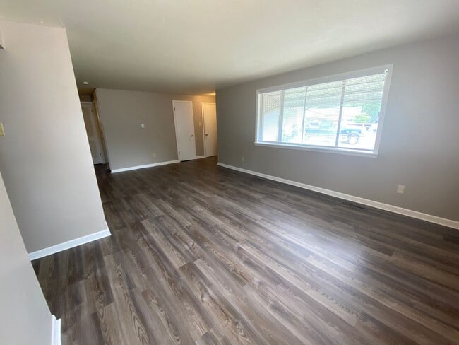 Building Photo - 1840 Homer Dr