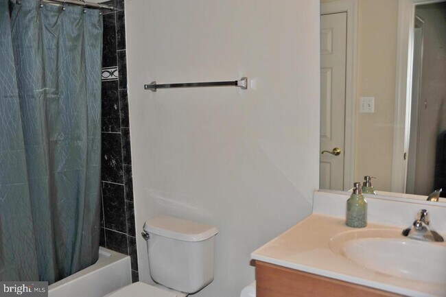 Building Photo - 7582 Venture Dr