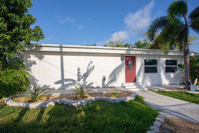 Building Photo - 3 bedroom 2 Bathroom in Big Coppitt No pet...