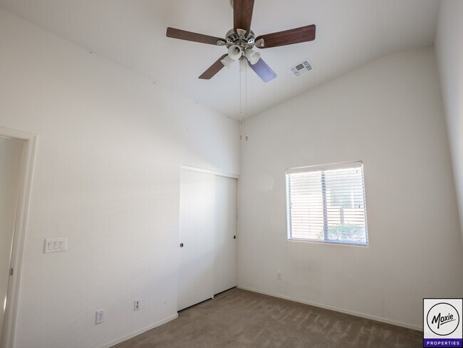 Building Photo - 25550 W Beth Dr