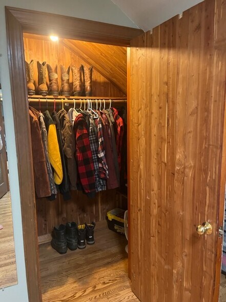 Lighted Cedar Closet - 508 Merton Ave