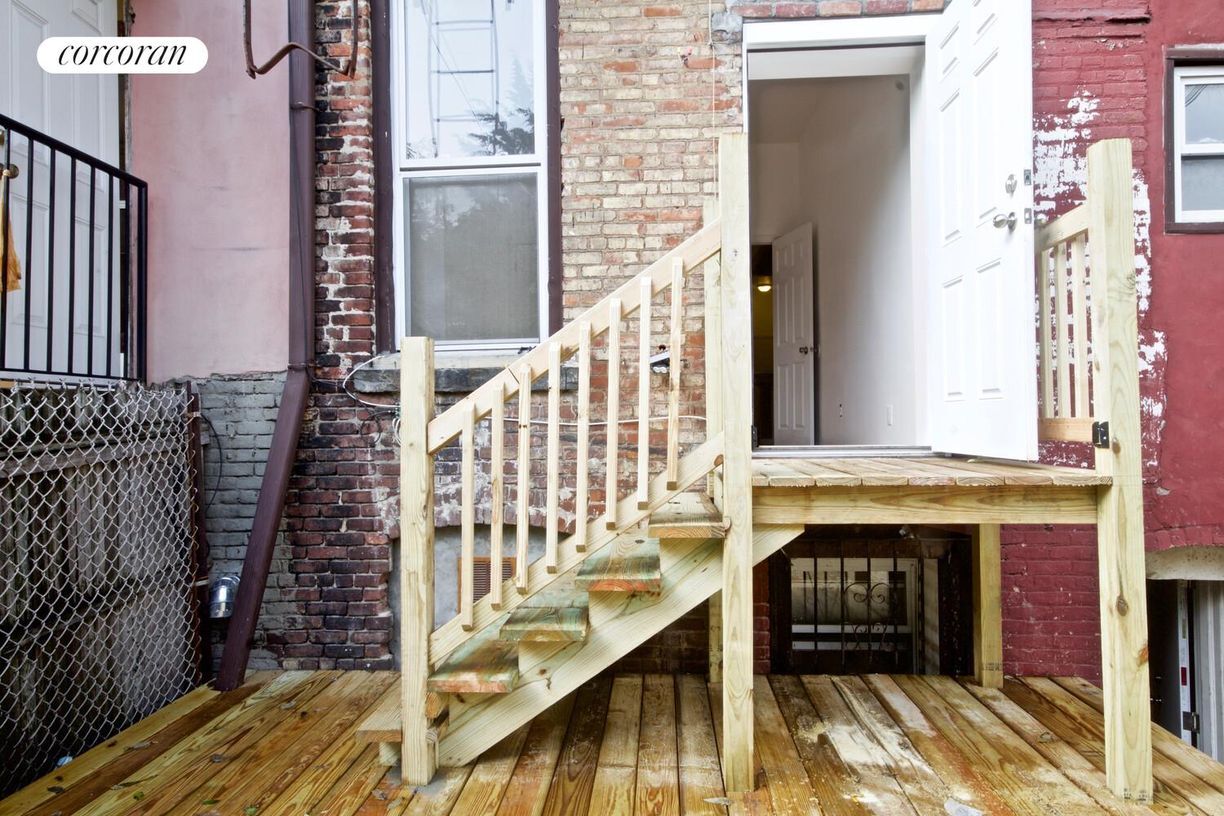 Building Photo - 784 Halsey St