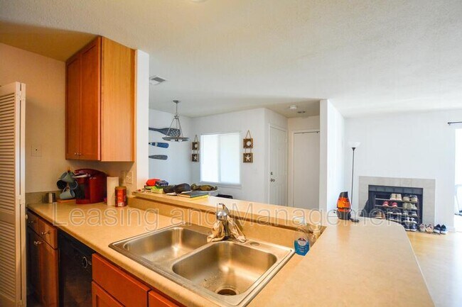 Building Photo - 275 Alexandra Dr
