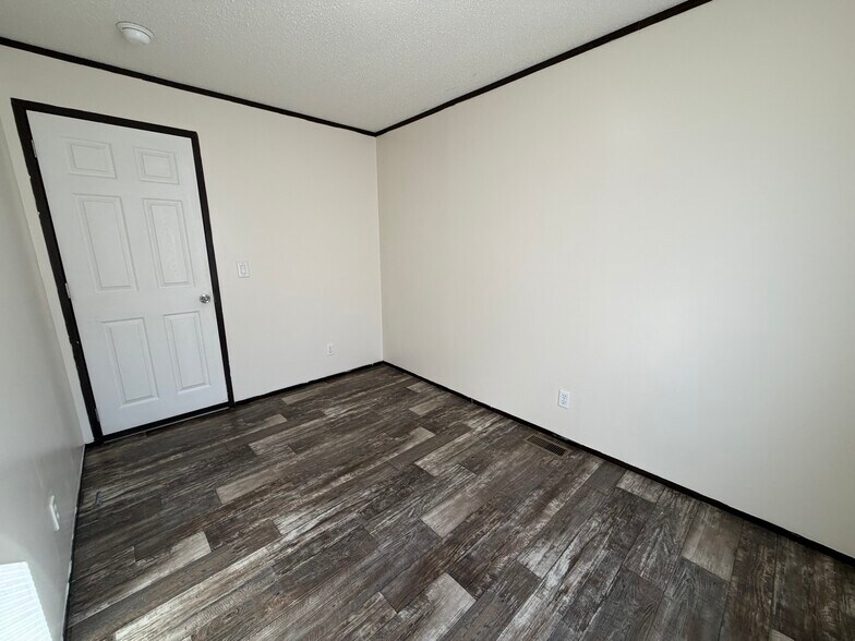 Building Photo - 2331 Wellington Green Dr