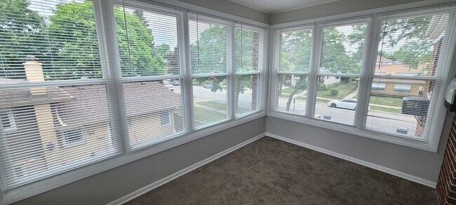 Building Photo - 1500 W Touhy Ave