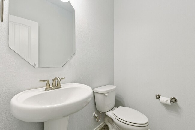 Building Photo - 109 Oakmont Dr