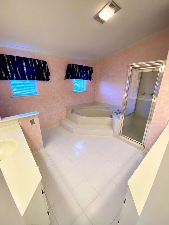 Building Photo - ** NEW GREENACRES PLACE 3/2 HOME **