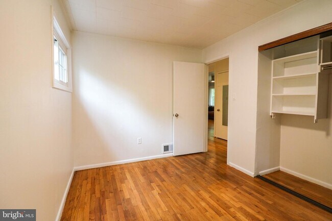 Building Photo - 400 Dean Dr
