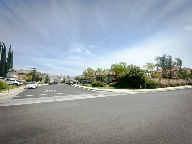 Building Photo - 32920 Northshire Cir