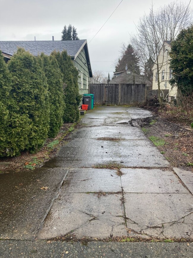 Building Photo - Charming Bungalow in Roselawn – Available ...