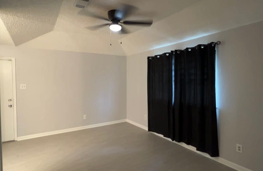 Building Photo - 11826 Roandale Dr