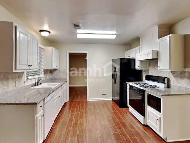 Building Photo - 2011 Aldbury Ln