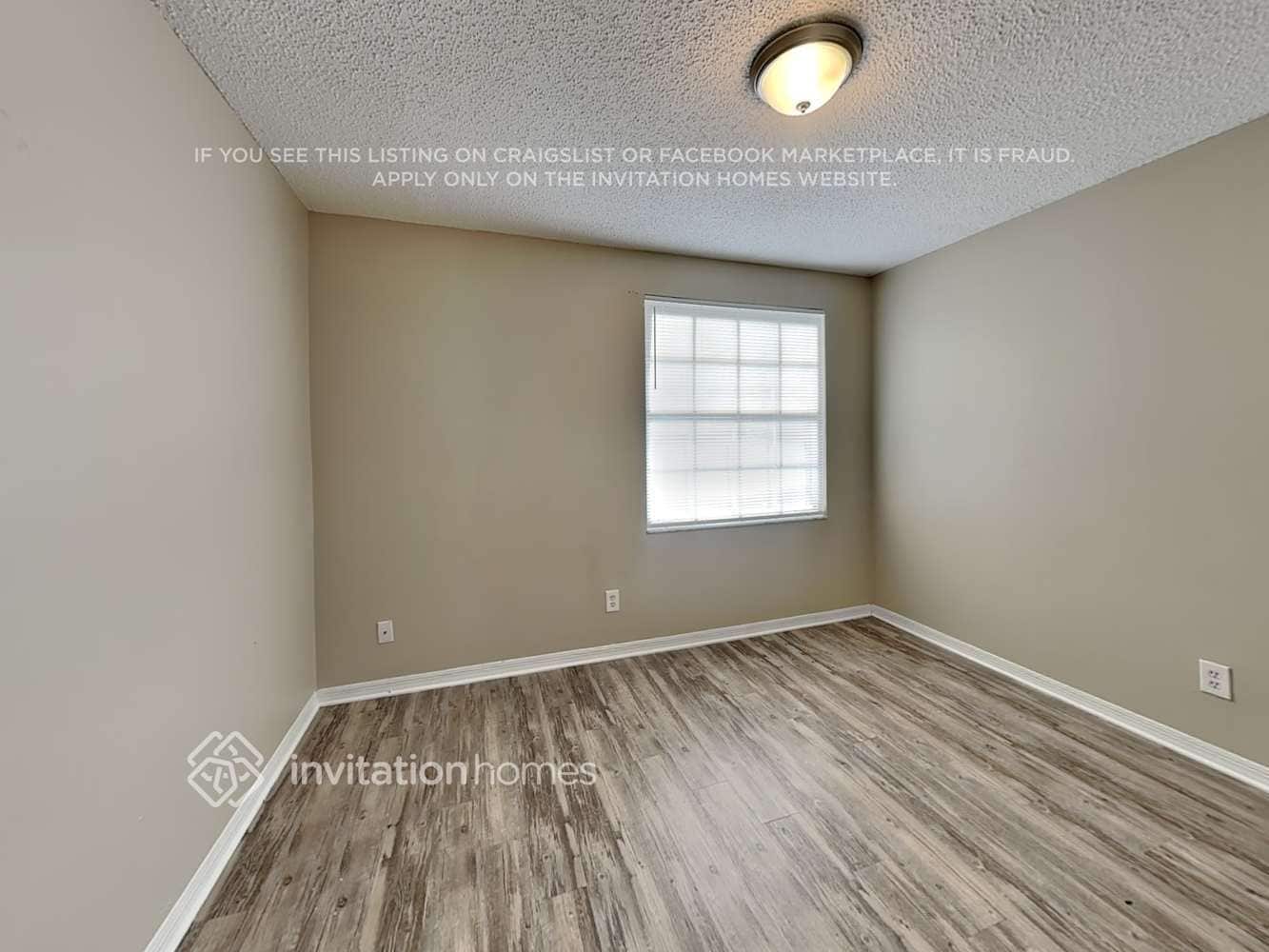 Building Photo - 450 SW 182nd Way