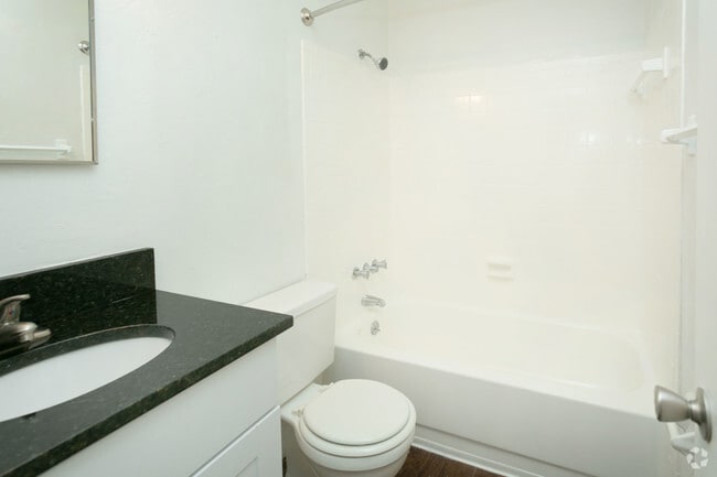 1BR,1BA_580 SF - Hamlet Cove