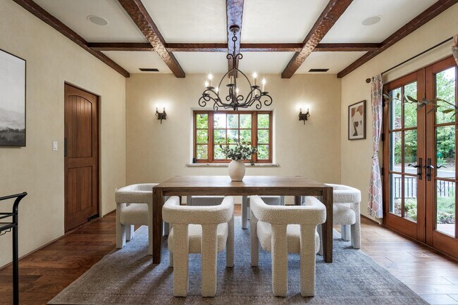 Building Photo - 4865 Vieja Dr
