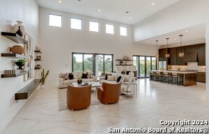 Building Photo - 10111 Ivory Canyon