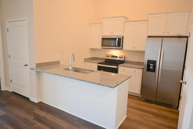 Building Photo - 983 Manitou Cir