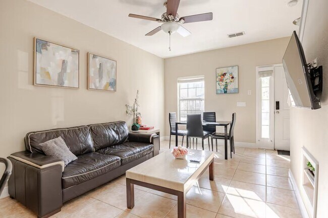 Building Photo - Fully Furnished 3-Bedroom/3-Bath Townhome