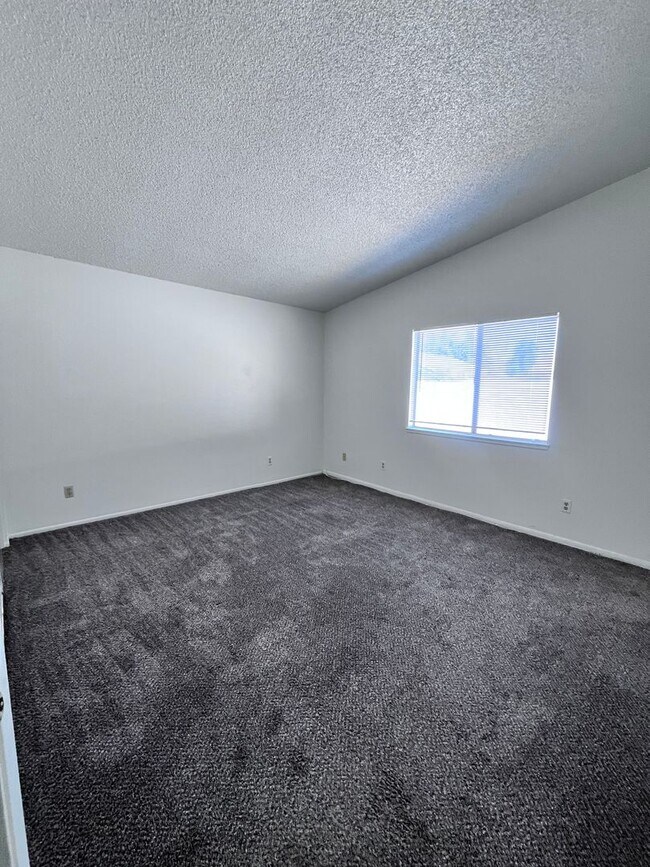 Building Photo - 1421 Padua Ave