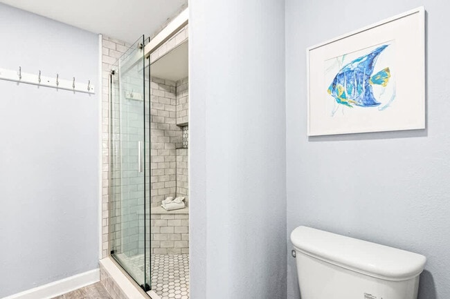 Building Photo - 8743 Thomas Dr