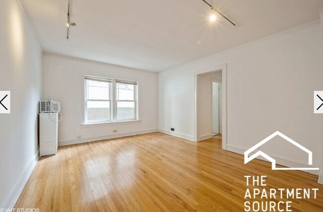 Building Photo - 2324 N Lincoln Park W