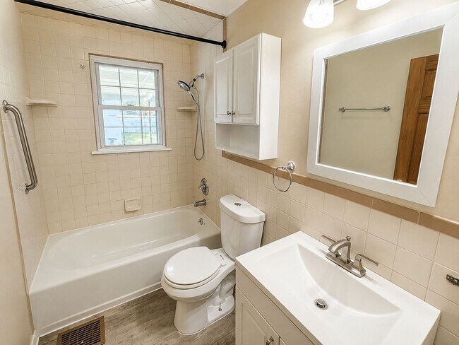 Building Photo - 2-Bedroom Burlington Home with Finished Basement, Backyard and Garage