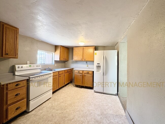 Building Photo - 425 W Columbia St