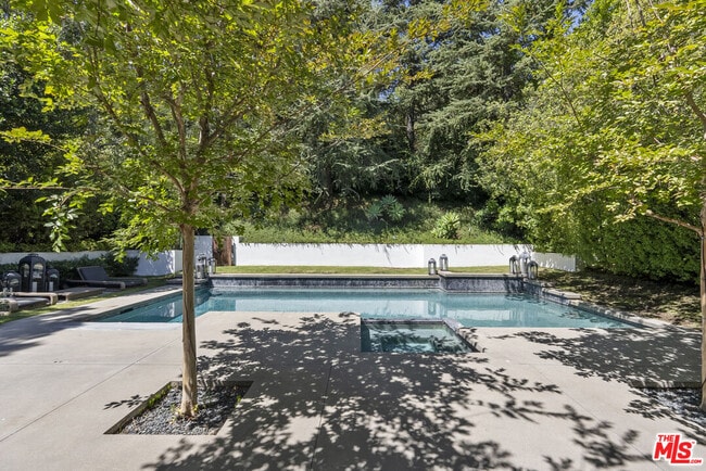 Building Photo - 9684 Wendover Dr