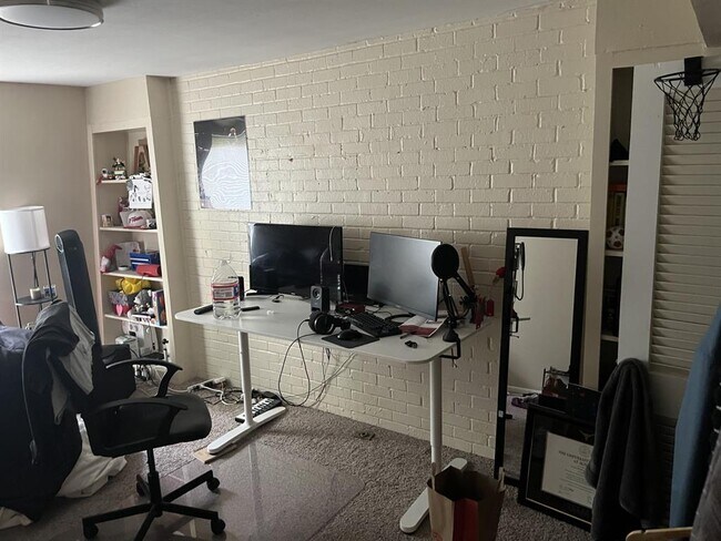 Building Photo - 2704 San Pedro St