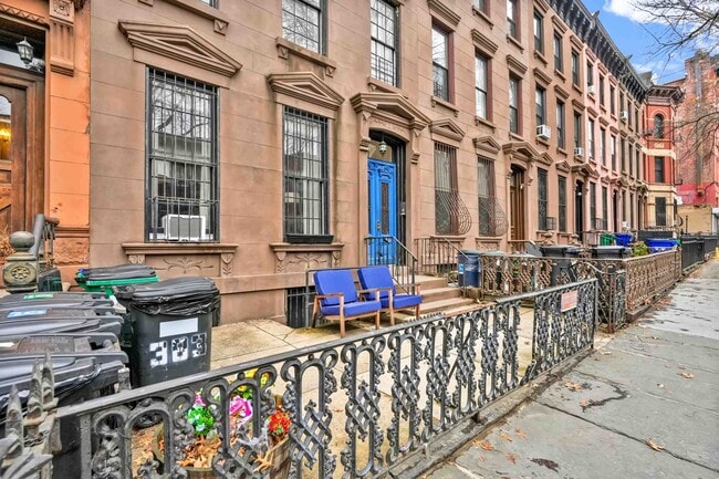 Building Photo - 383 5th St