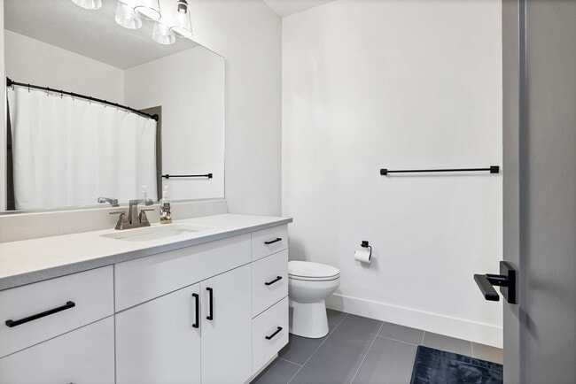 Building Photo - Lovely, Modern Townhome in Scenic Ivins