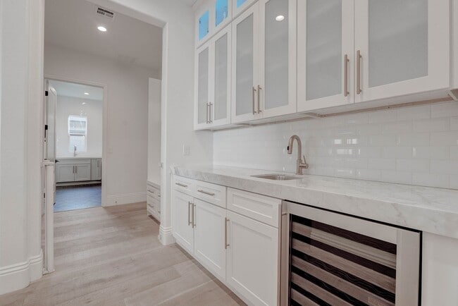 Building Photo - 756 Bruce Moorland St