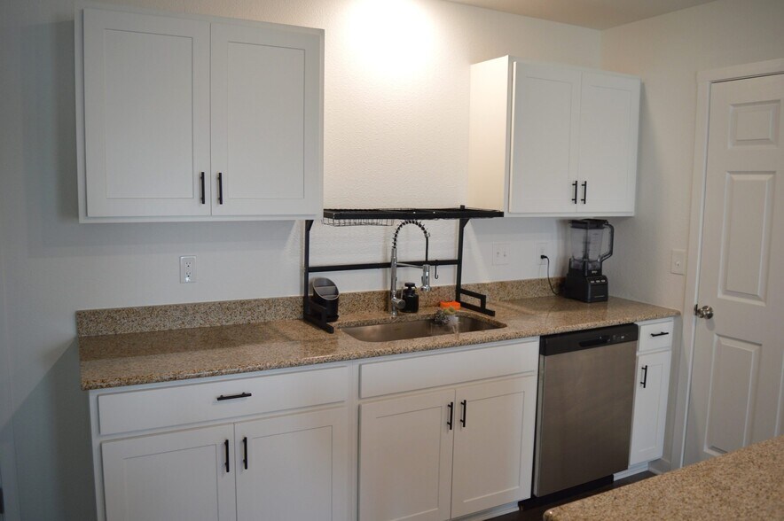 Building Photo - 311 Alberts Dr