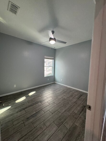 Building Photo - 413 Rafael Dr