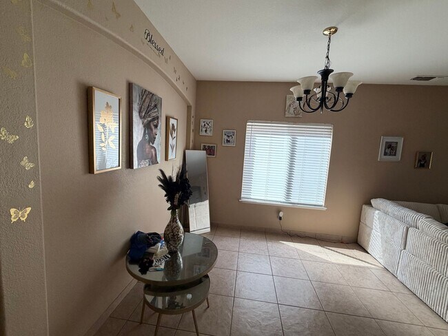 Building Photo - 12 Jackdaw Ct