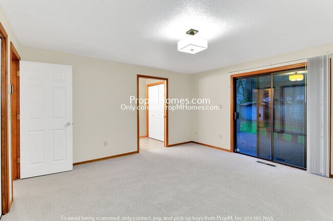 Building Photo - Lake Oswego Beauty! Three Bedroom Ranch Style On 1/4 Acre!