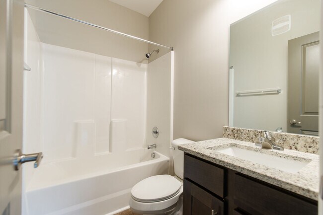 Building Photo - 2 Bedroom/2 Bath Apartment near VSU!!!