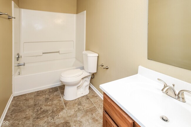 Building Photo - 735 Streamside Dr
