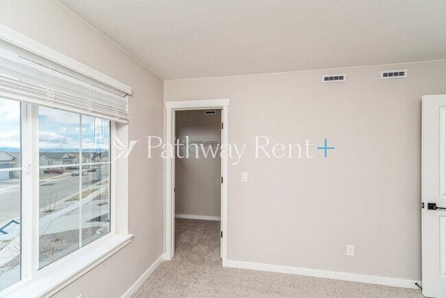 Building Photo - 9351 Yampa St
