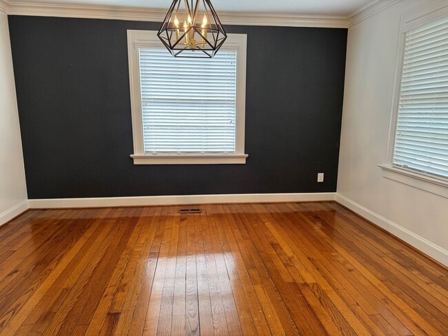 Building Photo - Beautiful Mid-town home 3br/2ba, newly ren...