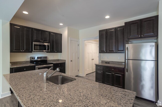 Building Photo - FREE RENT SPECIAL! 1 MONTH FREE & $750 SEC...