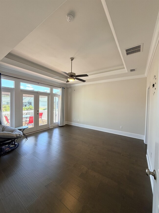 Building Photo - 5742 Vlg Rdg Ln