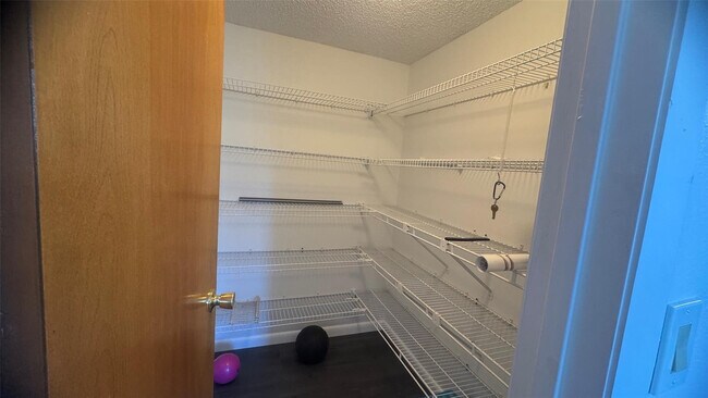 Building Photo - 5483 Casablanca Cir