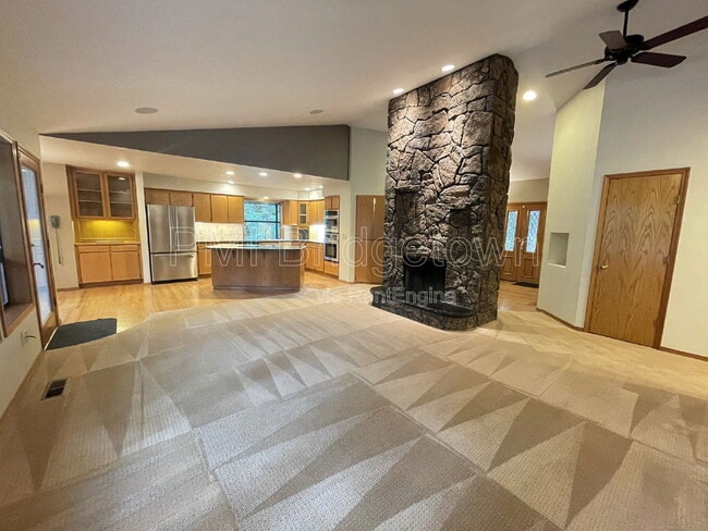 Building Photo - 11011 S Southridge Dr