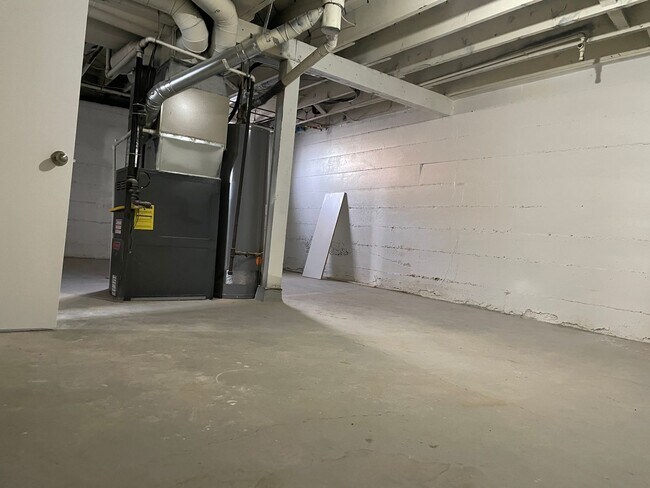 Building Photo - 2583-2585 S 700 E